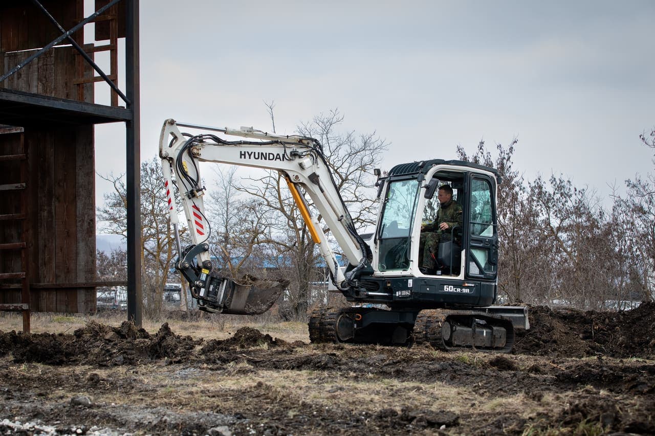 Hyundai R60CR-9A