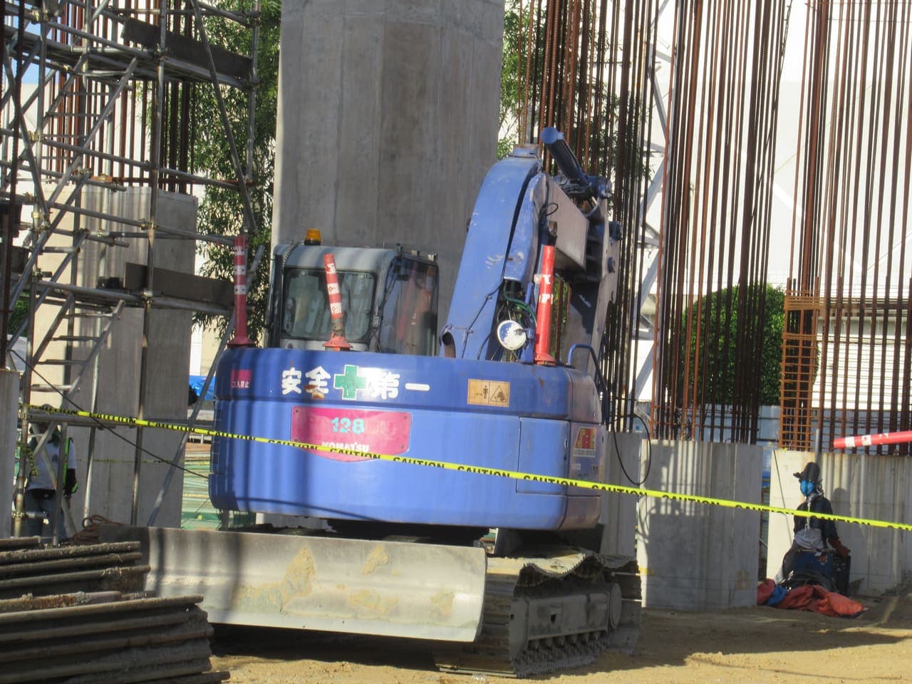 Komatsu PC128