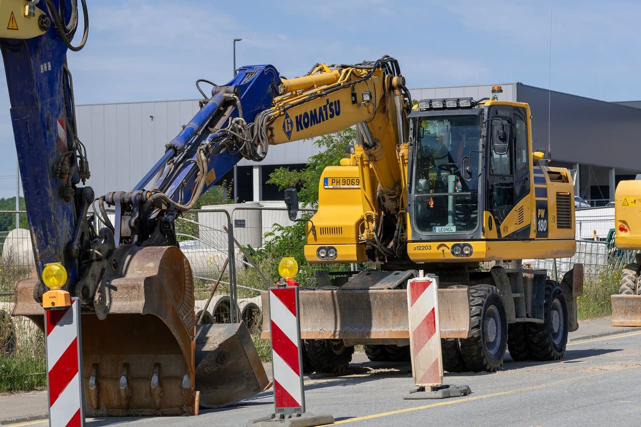 Komatsu PW180-11