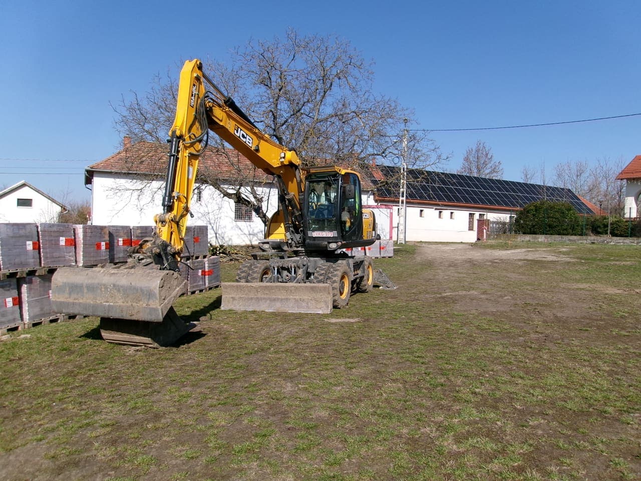 JCB JS145w