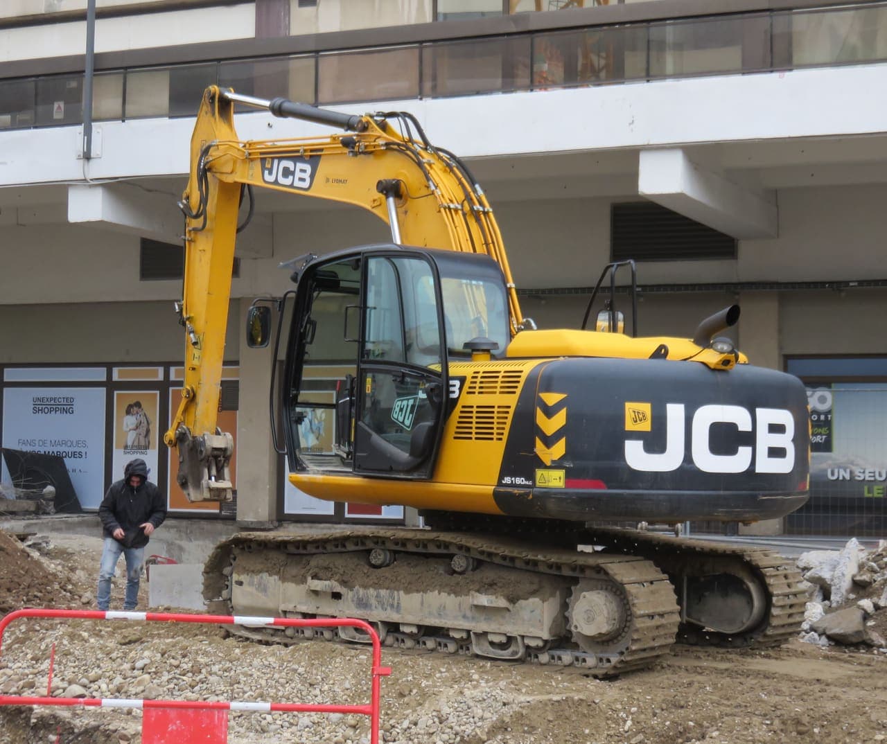 JCB js160